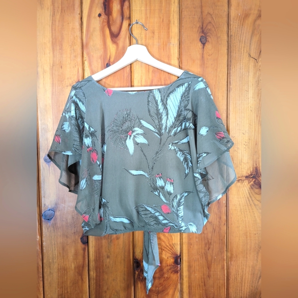 Express Crop Top - Picture 2 of 3